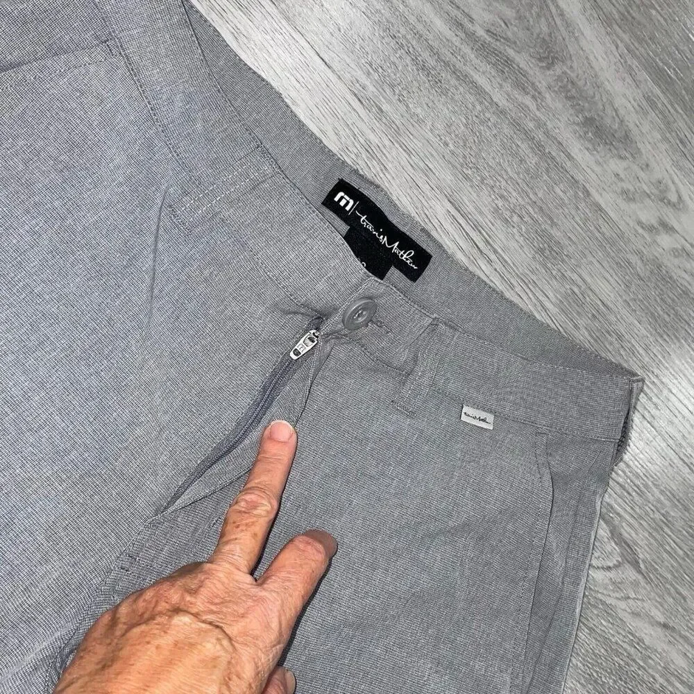 Travis Mathew Shorts Men’s 30 Beck Chino Flat Front Performance Golf Stretch